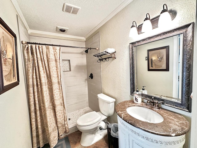 bathroom featuring a textured ceiling, a textured wall, ornamental molding, and visible vents