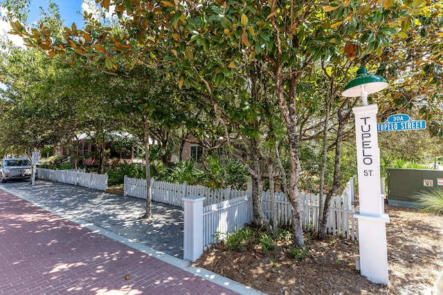 exterior space featuring a fenced front yard