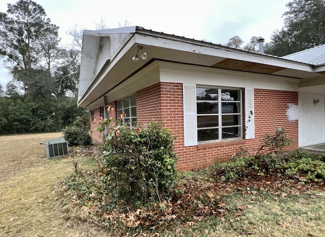 view of side of property with a lawn