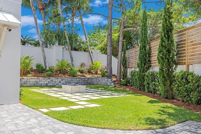 view of yard with a patio
