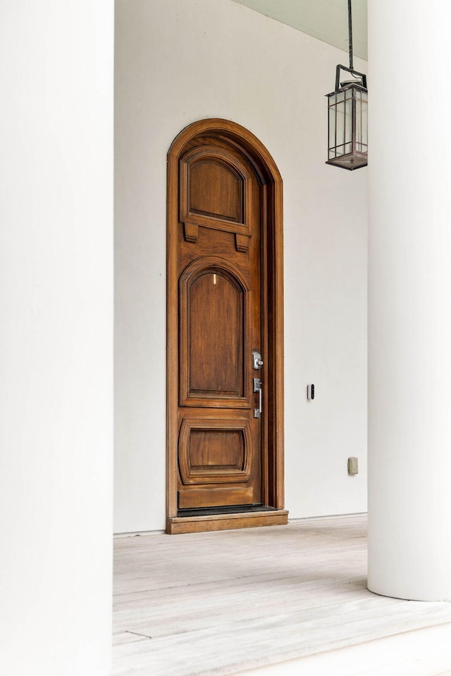 entrance to property with stucco siding