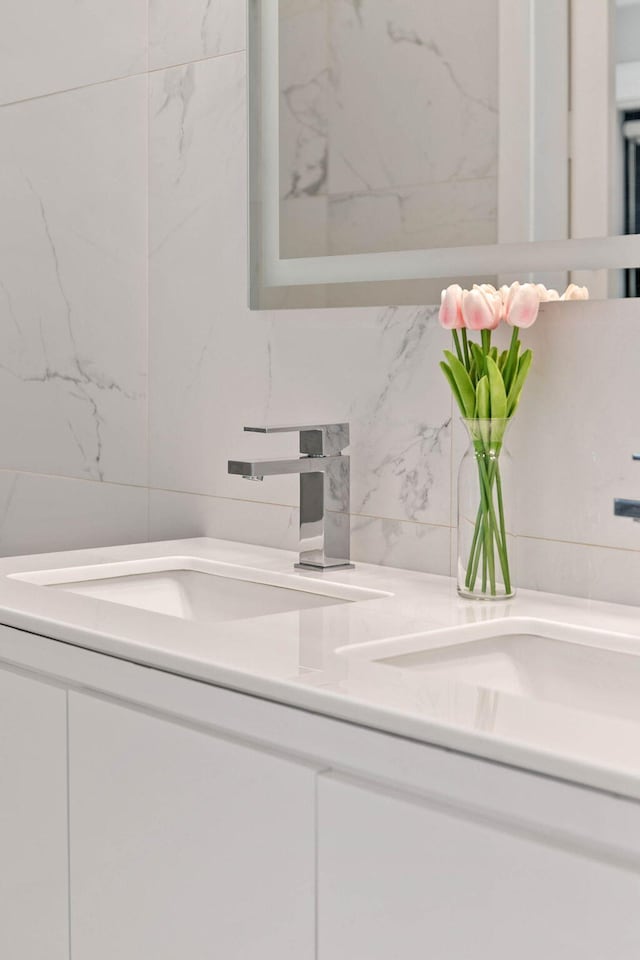 bathroom featuring vanity and decorative backsplash