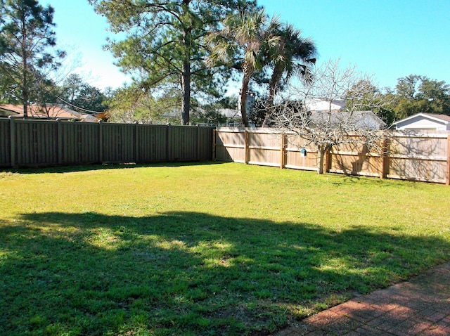 view of yard featuring a fenced backyard