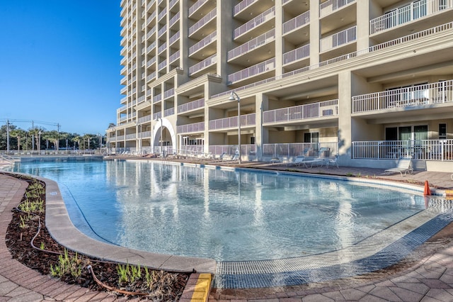 view of swimming pool