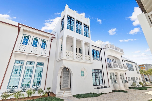 view of front of home featuring stucco siding