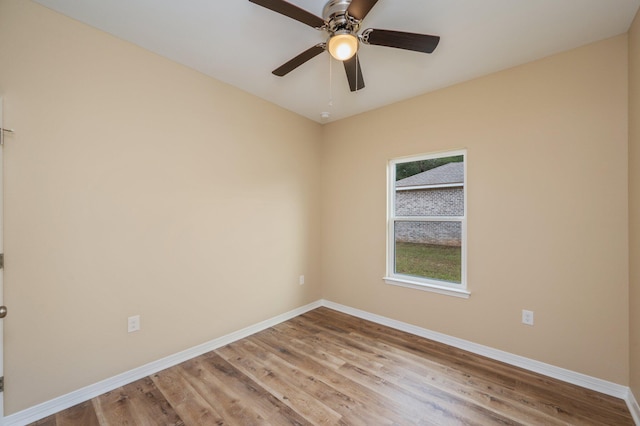 unfurnished room featuring light wood finished floors, ceiling fan, and baseboards