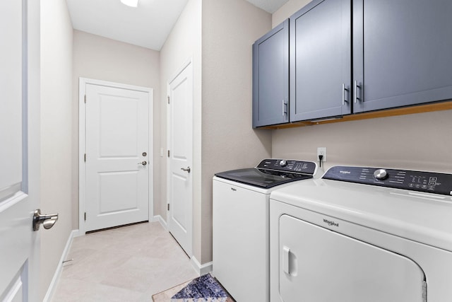 laundry room featuring cabinet space, baseboards, and independent washer and dryer