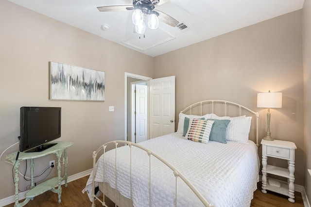 bedroom featuring dark wood-type flooring, visible vents, baseboards, and a ceiling fan