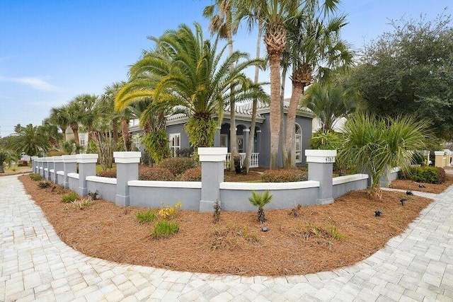 view of community featuring a fenced front yard