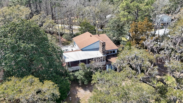 birds eye view of property featuring a wooded view