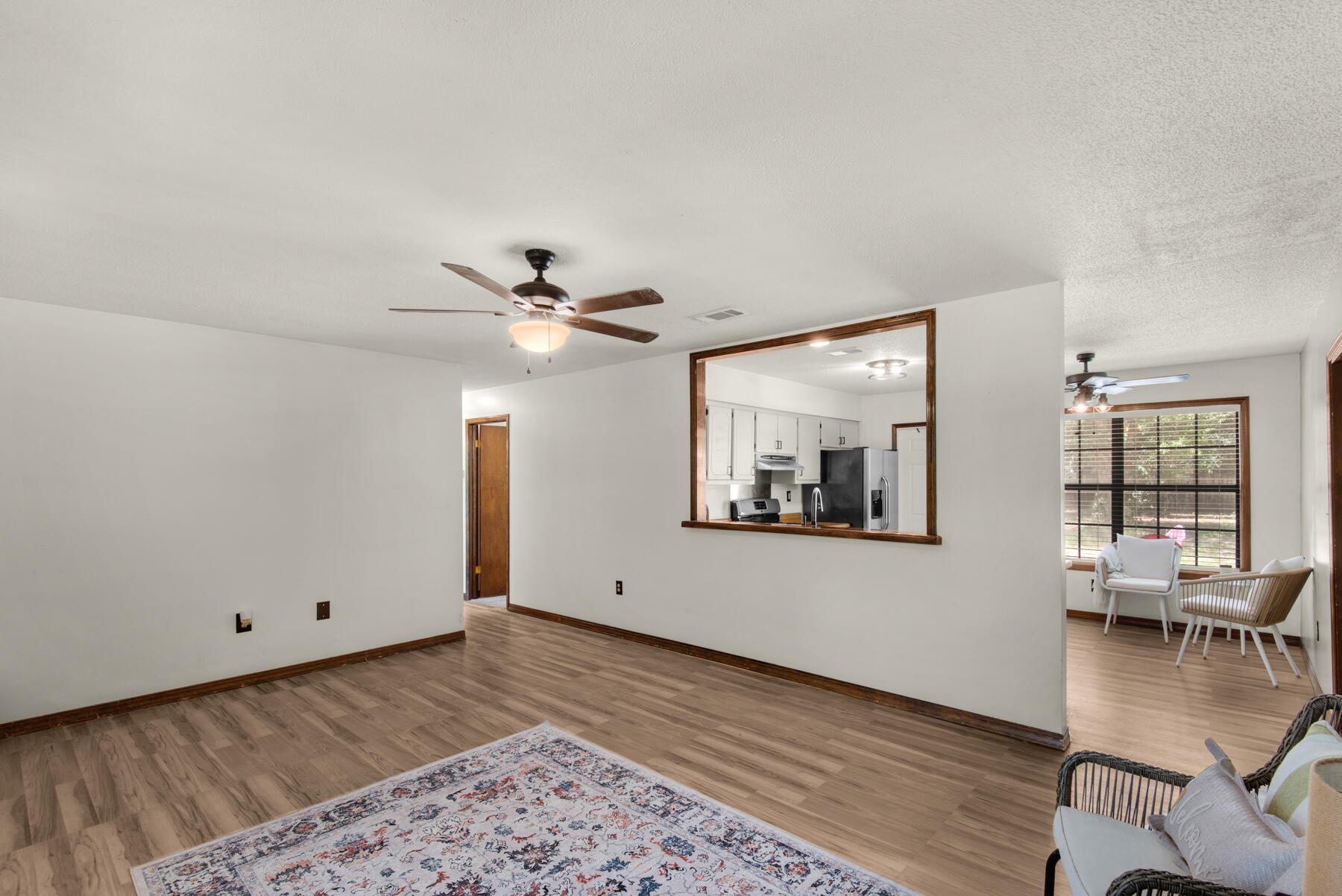 223 W Pinoak Ct, Crestview, FL 32539 - photo 4
