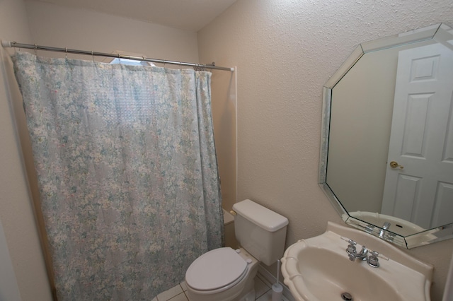 1700 Dellmont Cv, Niceville, FL 32578 - full bathroom featuring a sink, toilet, and curtained shower