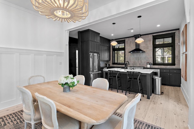 dining space featuring a notable chandelier, recessed lighting, visible vents, light wood-style flooring, and wainscoting