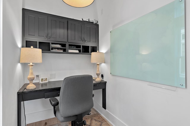 office area featuring built in study area and baseboards