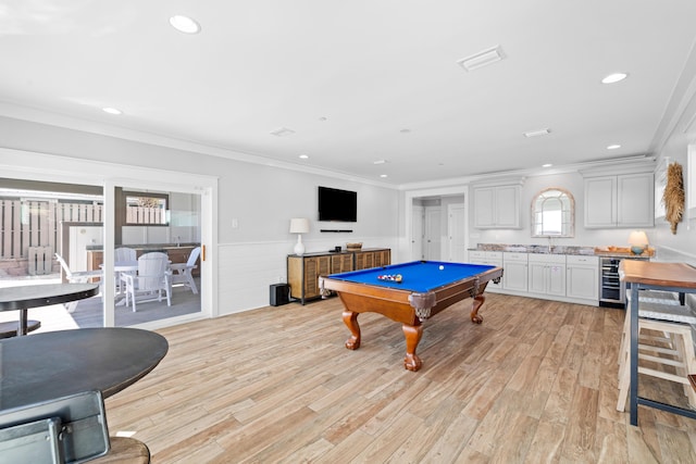 game room featuring light wood-style flooring, beverage cooler, crown molding, and recessed lighting