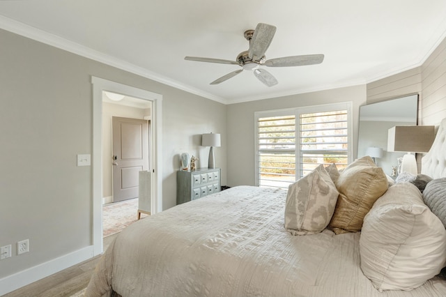 bedroom with light wood-style floors, baseboards, ornamental molding, and ceiling fan