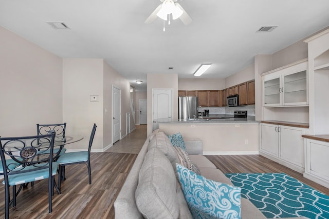 178 E Iron Horse Dr, Crestview, FL 32539 - kitchen featuring a sink, stainless steel appliances, wood finished floors, and visible vents