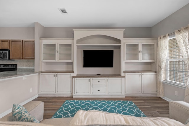178 E Iron Horse Dr, Crestview, FL 32539 - living room featuring baseboards, visible vents, and wood finished floors