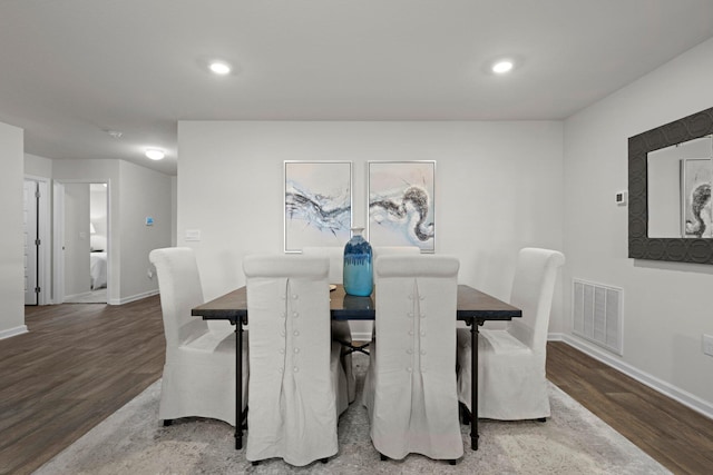 dining area with baseboards, visible vents, wood finished floors, and recessed lighting