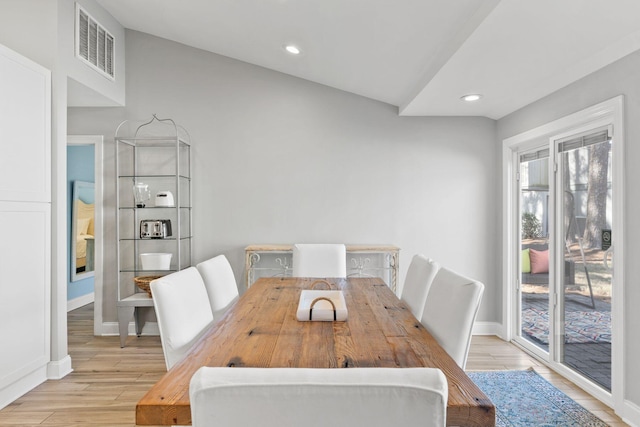 dining area featuring recessed lighting, visible vents, baseboards, and light wood-style floors