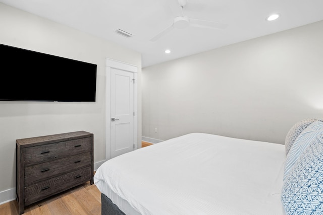 bedroom featuring a ceiling fan, recessed lighting, visible vents, and light wood-style flooring