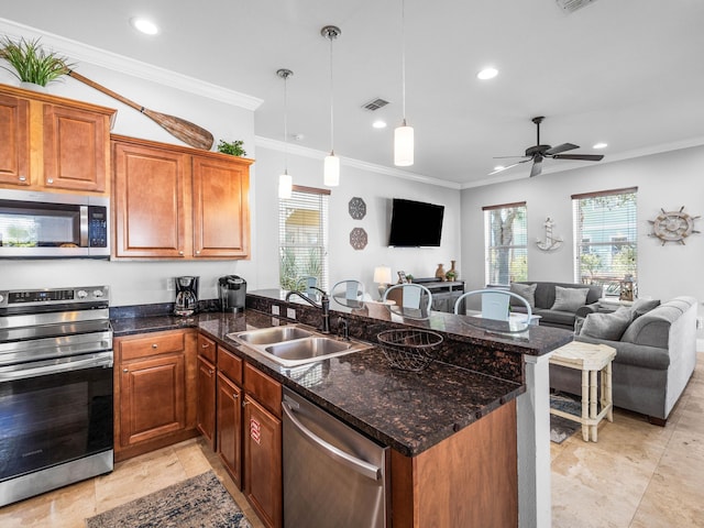 kitchen with visible vents, open floor plan, a peninsula, stainless steel appliances, and a sink