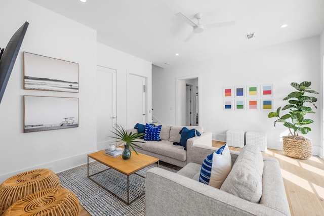 living area with baseboards, visible vents, ceiling fan, wood finished floors, and recessed lighting