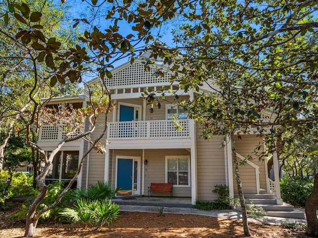 view of front of property featuring a balcony