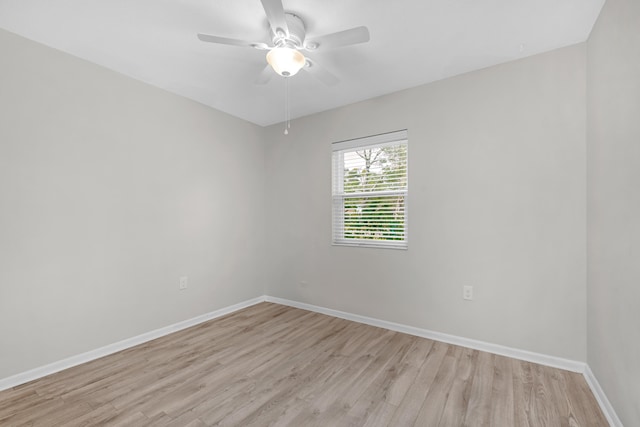 empty room featuring light wood-style floors, baseboards, and a ceiling fan