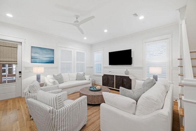 living room featuring visible vents, ceiling fan, ornamental molding, light wood-style floors, and recessed lighting