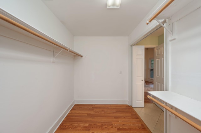 spacious closet featuring light wood-style flooring