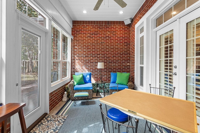 sunroom with ceiling fan