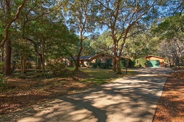 view of front of house featuring an outbuilding and driveway