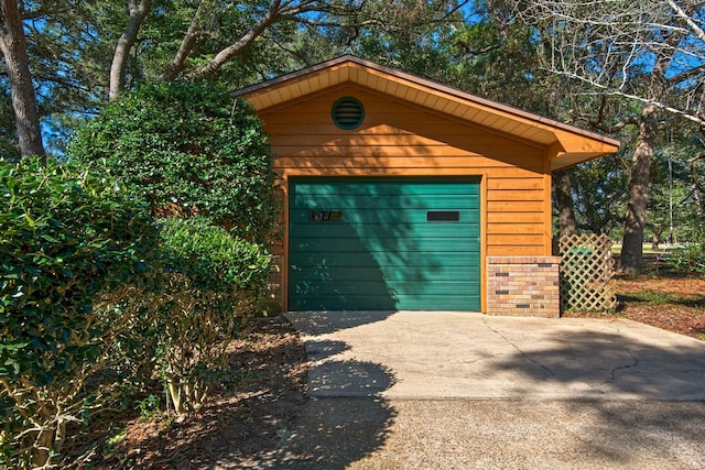 view of detached garage