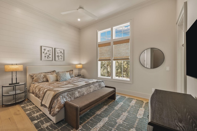 bedroom featuring ceiling fan, recessed lighting, wood finished floors, baseboards, and crown molding