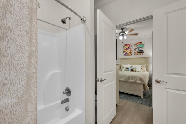 846 Cannon Ln, Destin, FL 32541 - ensuite bathroom featuring wood finished floors, shower / bath combination, ceiling fan, and ensuite bathroom