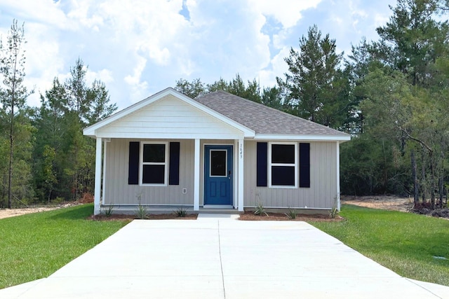 bungalow-style home featuring a porch, a front lawn, and roof with shingles