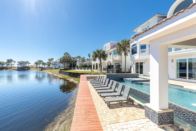 view of pool with an infinity pool, a residential view, and a jacuzzi