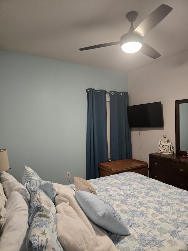 bedroom featuring ceiling fan