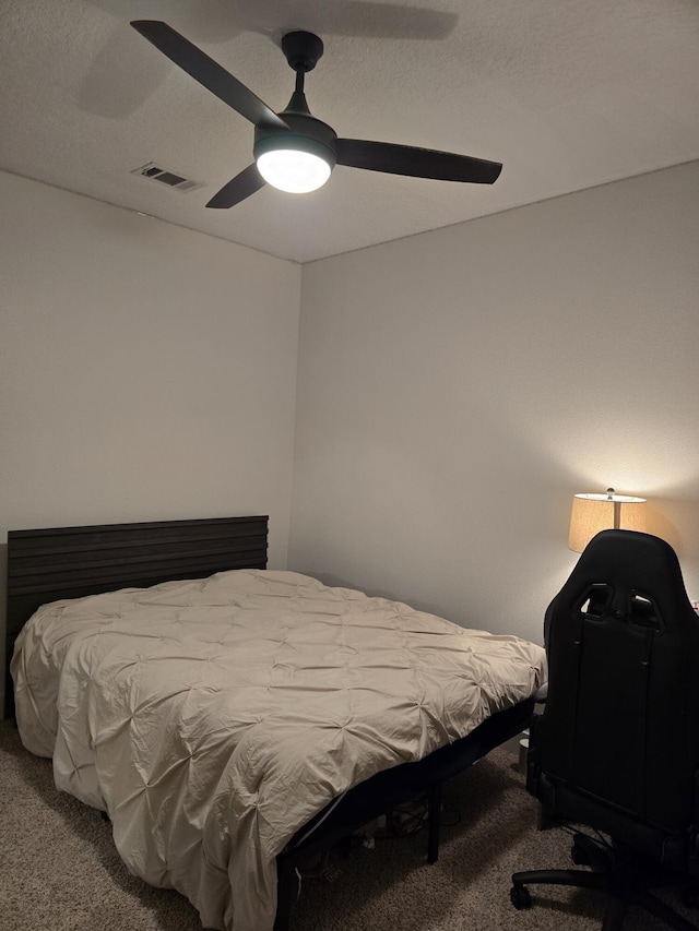 bedroom featuring carpet floors, visible vents, and a ceiling fan