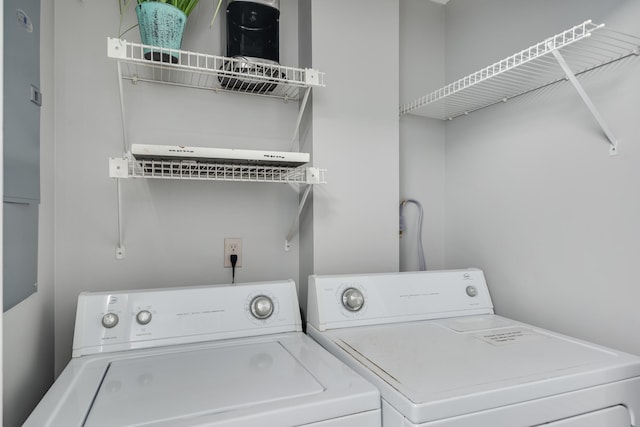 laundry room with laundry area and independent washer and dryer