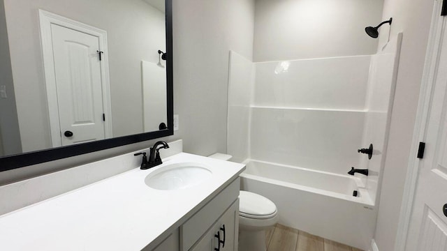 2720 Louis Cir, Crestview, FL 32536 - full bath featuring toilet, vanity, and shower / tub combination