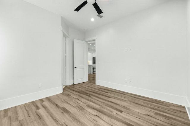 unfurnished bedroom featuring light wood-style floors, baseboards, a ceiling fan, and recessed lighting