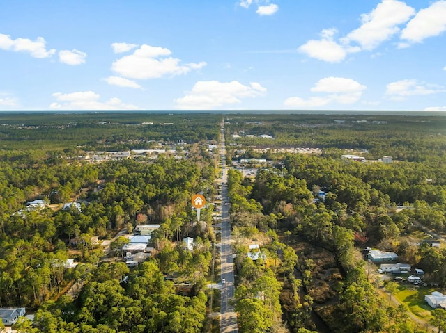 birds eye view of property featuring a forest view