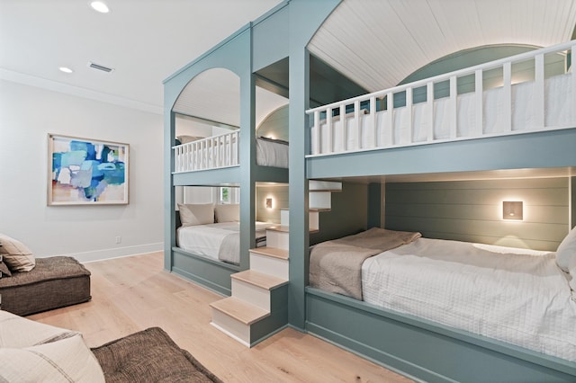 bedroom with baseboards, visible vents, wood finished floors, and recessed lighting