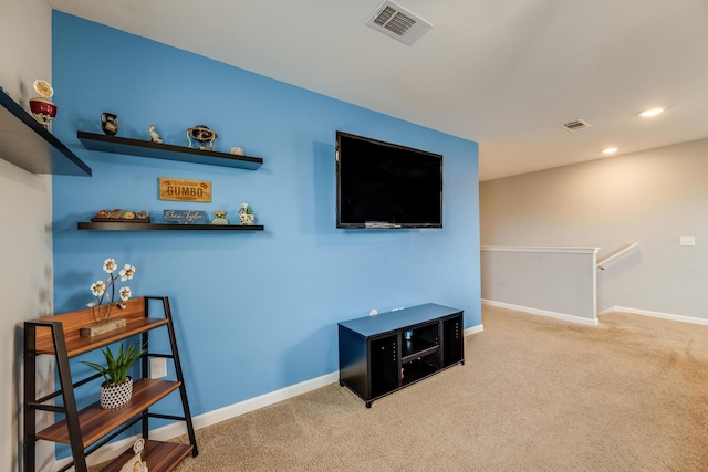 interior space with visible vents, recessed lighting, and baseboards