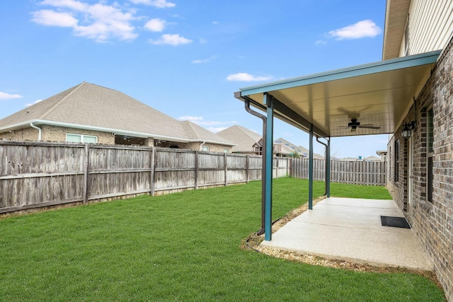 view of yard with a patio area, a ceiling fan, and a fenced backyard