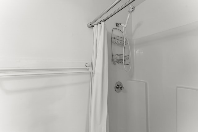 full bathroom with a shower with shower curtain