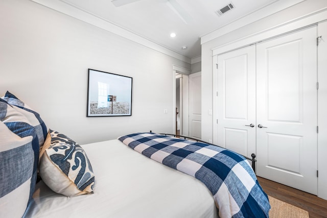 bedroom featuring crown molding, recessed lighting, a closet, visible vents, and wood finished floors