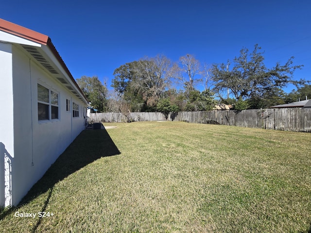 view of yard featuring a fenced backyard